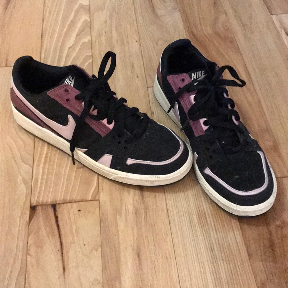 Ladies black Nike sneakers